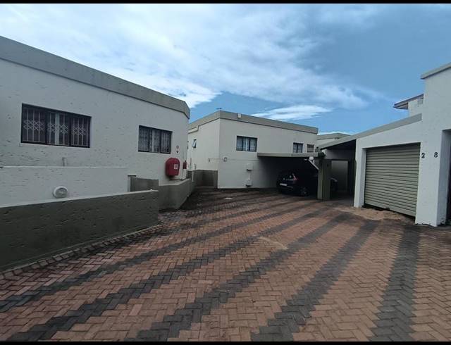 2 BEDROOM APARTMENT FOR SALE IN LAWRENCE ROCKS